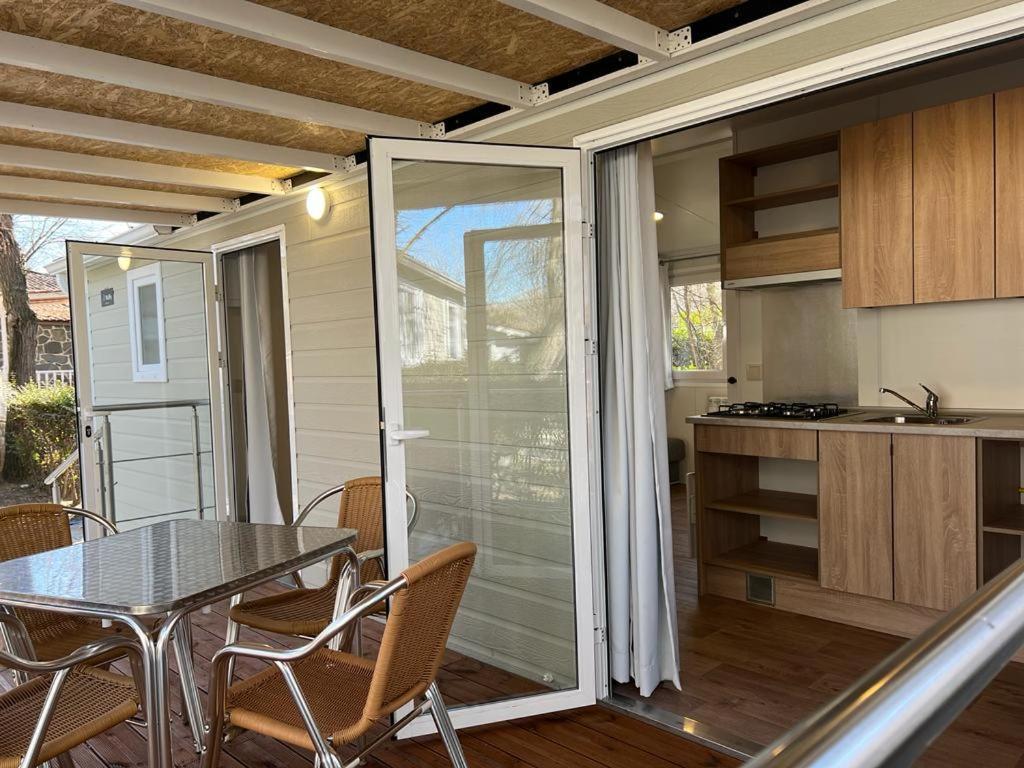 Bungalows & Albergue La Playa Логроньо Экстерьер фото