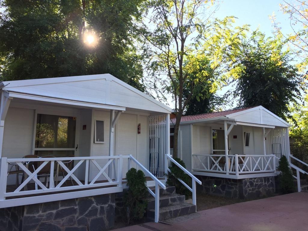 Bungalows & Albergue La Playa Логроньо Экстерьер фото