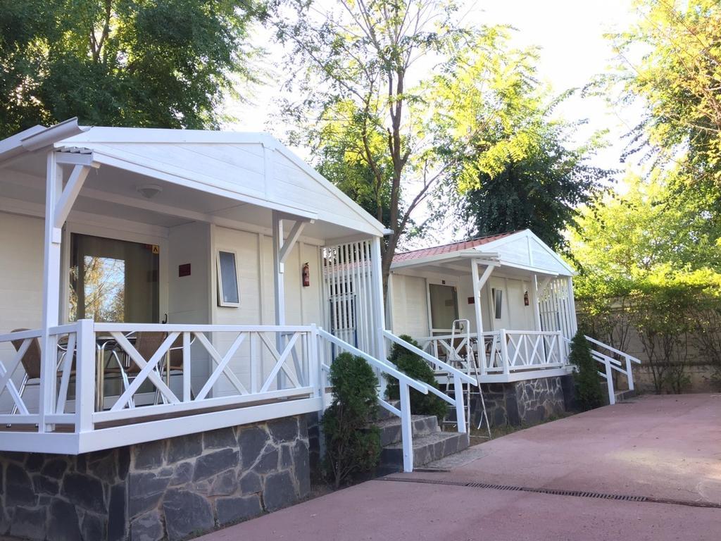 Bungalows & Albergue La Playa Логроньо Экстерьер фото