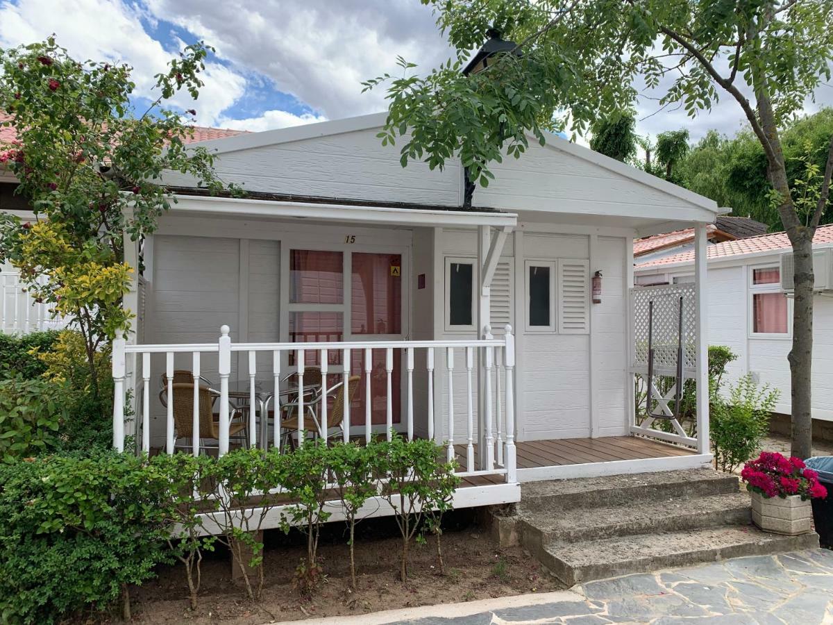 Bungalows & Albergue La Playa Логроньо Экстерьер фото